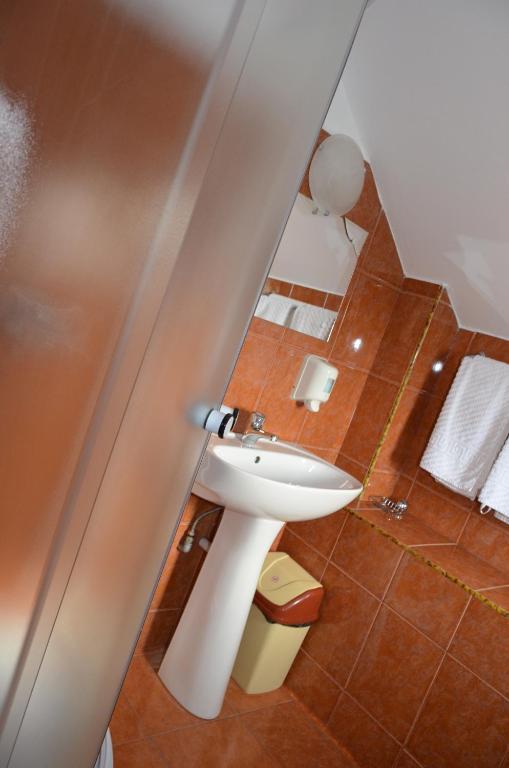 Отель Casa Moteasca Mihai Viteazu  Номер фото