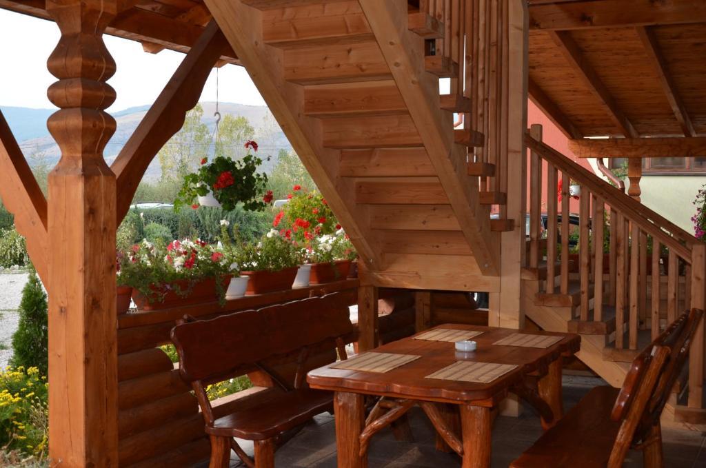 Отель Casa Moteasca Mihai Viteazu  Экстерьер фото